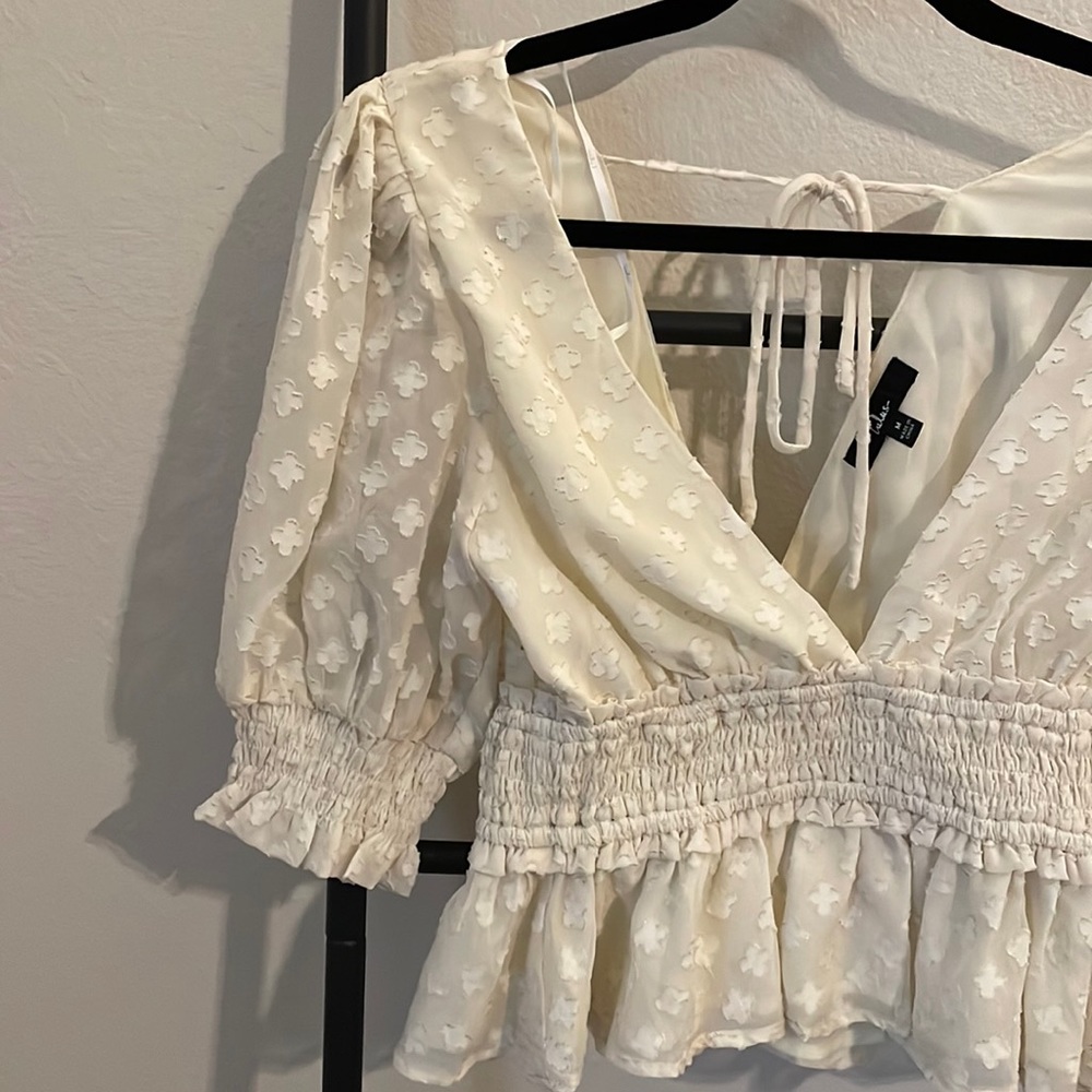 Medium SUPER cute backless crop babydoll blouse with sparkle ✨ detail